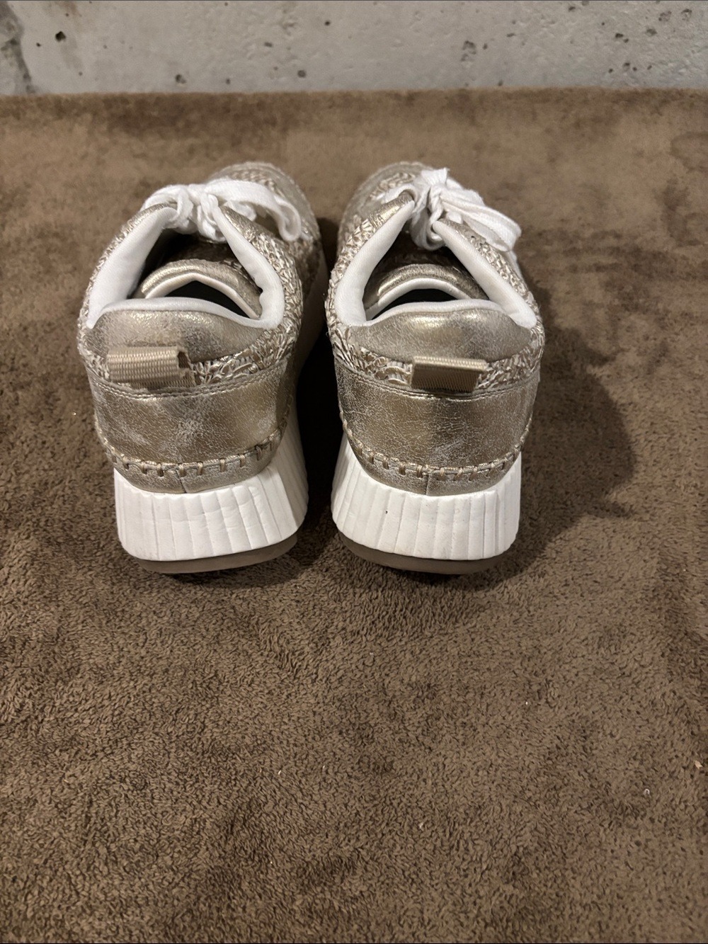 Universal Thread Gold and White Blend Persephone Platform Sneakers - Size 8 - Picture 6 of 7